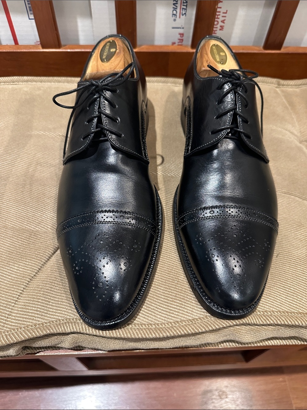 Santoni dress shoes feature a distinct toe medallion. - Picture 3 of 14